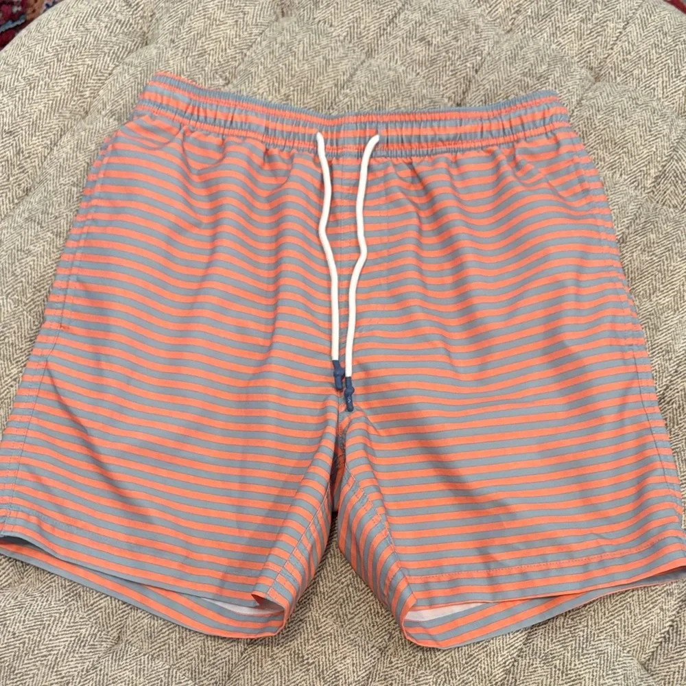 Southern Tide swim trunks size M